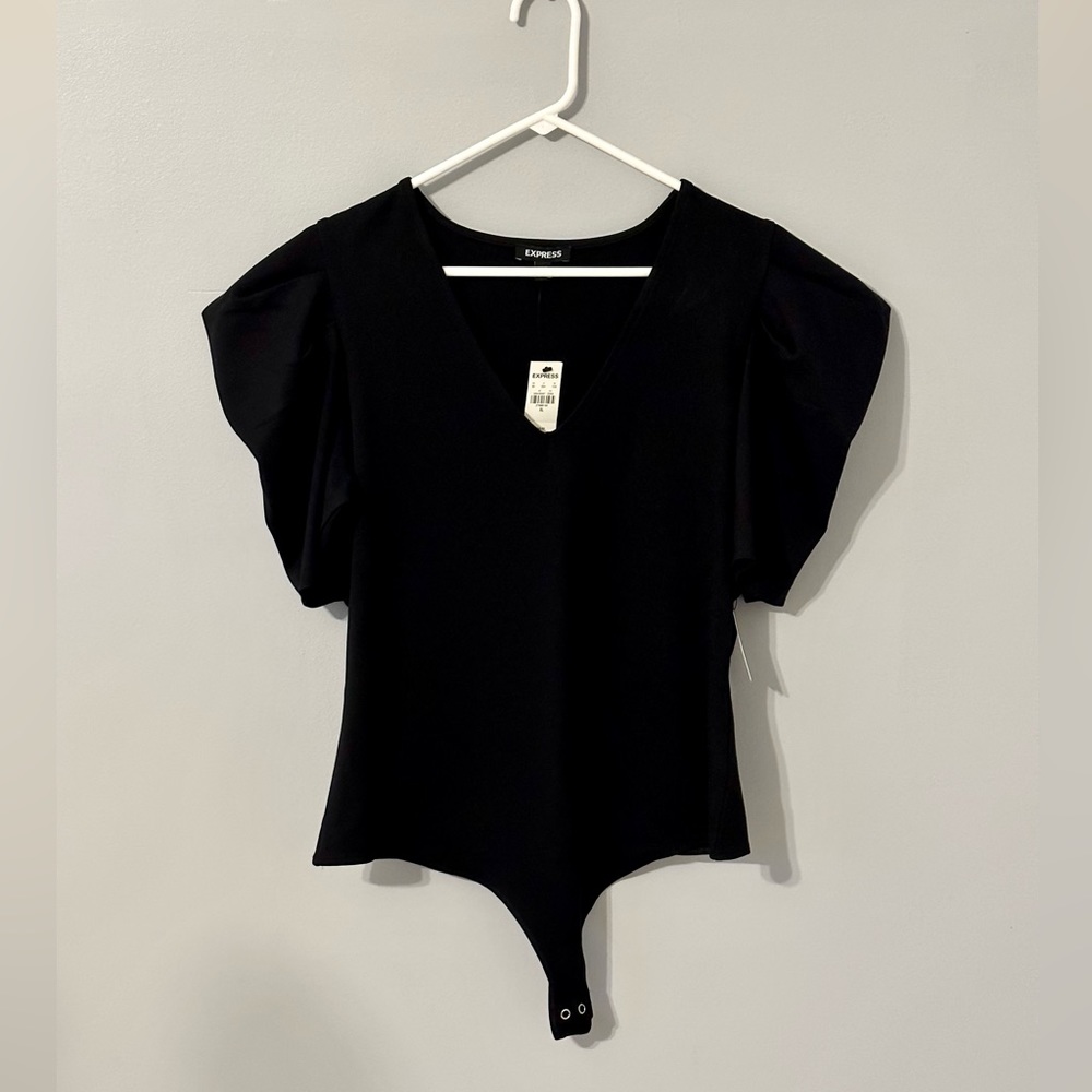 NWT Black Express Bodysuit with Statement Sleeves and V-Neck Woman’s Size XL